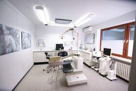 Praxisabgabe Zahnarzt - renommierte, leistungsstarke und konkurrenzlose 3-Zimmer Landzahnarztpraxis + Labor